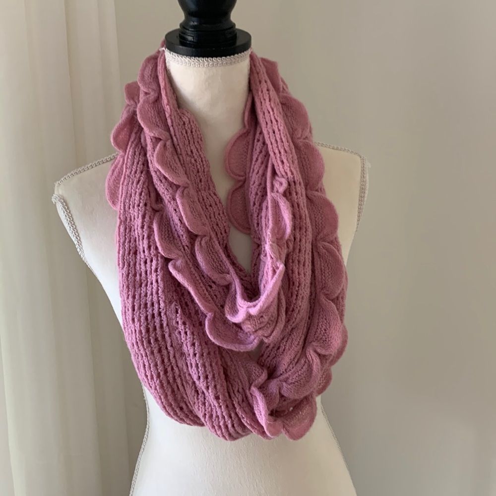Dusty pink ruffled loop scarf